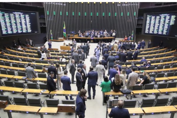 Governo pressiona deputados&amp;#44; e Câmara aprova Perse sem benefícios para o transporte e outros 14 setores